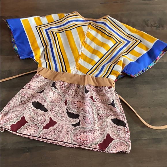 Gorgeous multi-patterned boutique top! - Picture 5 of 6